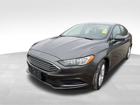 Used 2018 Ford Fusion SE w/ Fusion SE Technology Package image 4