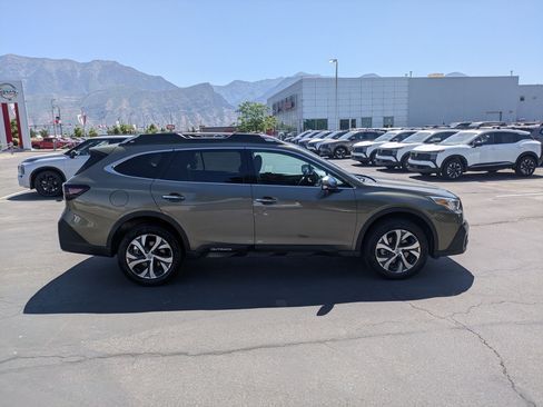 Used 2022 Subaru Outback Touring w/ Tech Package 2 AWD/4WD image 2