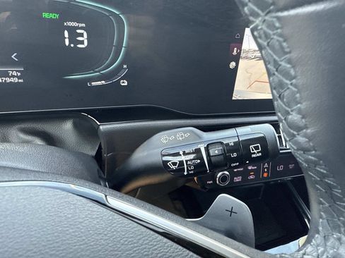Used 2023 Kia Niro EX Touring FWD image 30