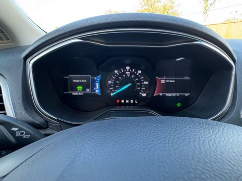 Used 2020 Ford Fusion SE image 15