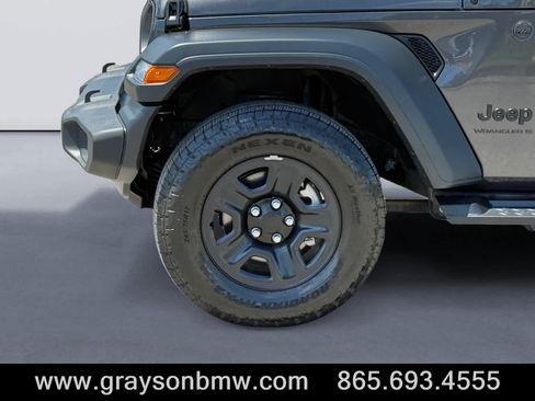 Used 2025 Jeep Wrangler Sport AWD/4WD image 9