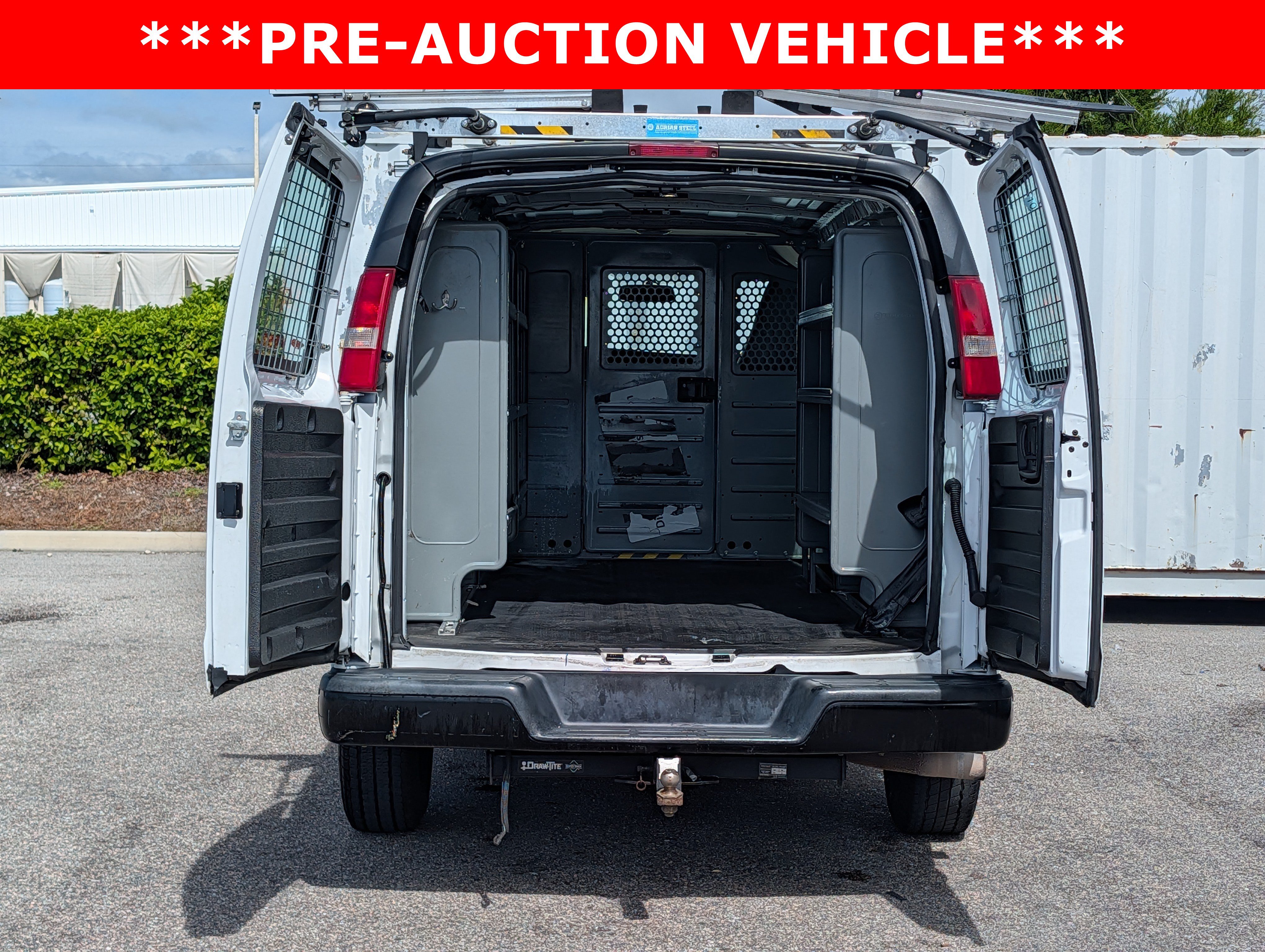 Used 2018 Chevrolet Express 2500 w/ Driver Convenience Package RWD image 14