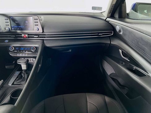 Certified 2023 Hyundai Elantra SEL w/ Preferred Accessory Package image 22