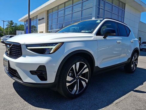 Certified 2024 Volvo XC40 B5 Plus w/ Protection Package Premier AWD/4WD image 3