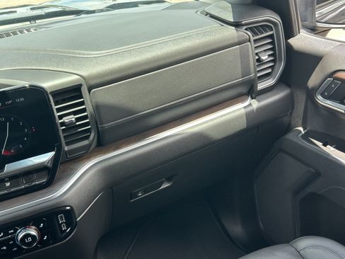 Certified 2025 GMC Sierra 1500 SLT RWD image 18