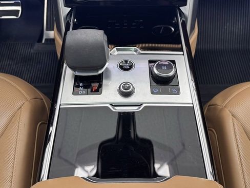 Used 2023 Land Rover Range Rover Long Wheelbase SE image 32