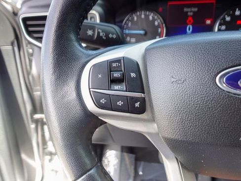 Used 2023 Ford Explorer XLT w/ Equipment Group 202A RWD image 13