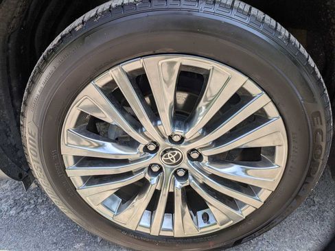 Used 2021 Toyota Venza XLE w/ Softex Package AWD/4WD image 22