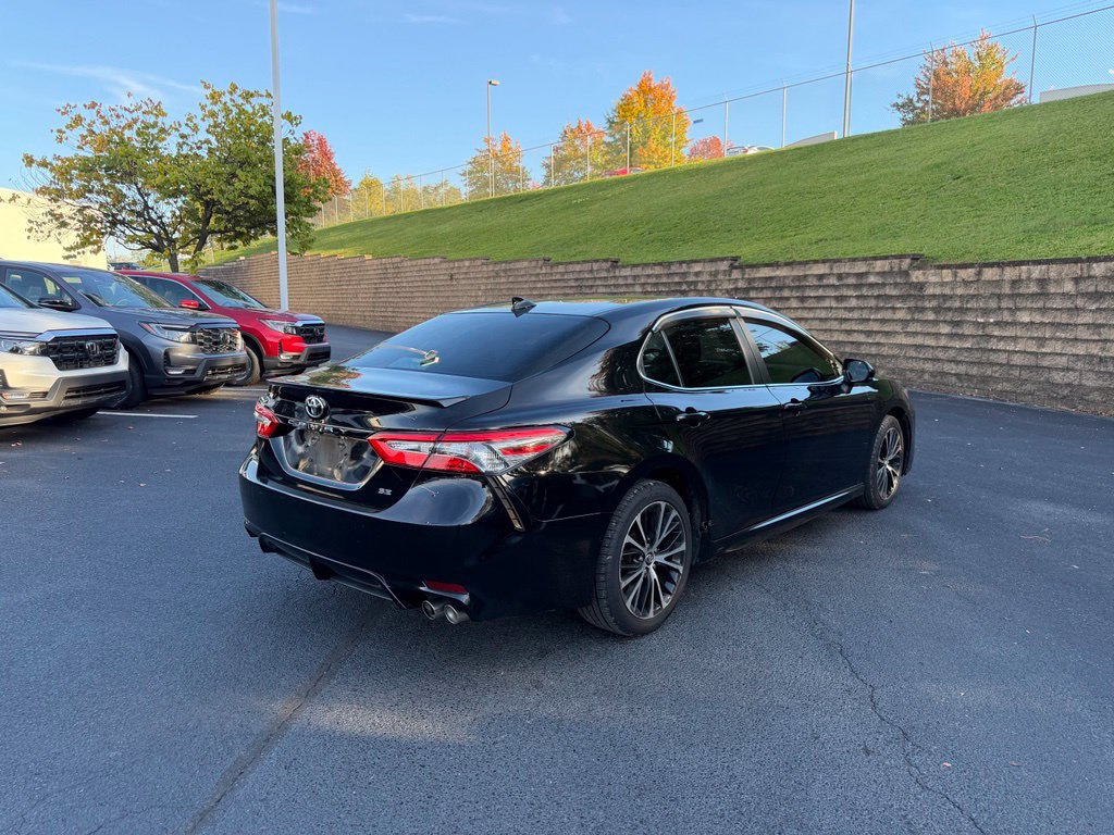 Used 2019 Toyota Camry SE FWD image 4