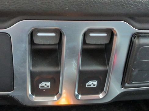 Used 2025 Jeep Wrangler Sport AWD/4WD image 21