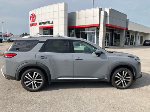 Used 2023 Nissan Pathfinder Platinum AWD/4WD image 9