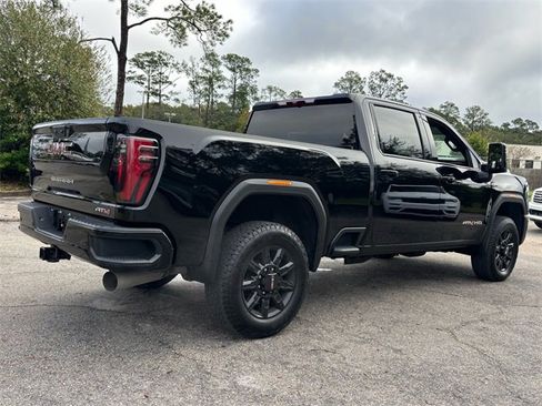 Used 2024 GMC Sierra 2500 AT4 image 6