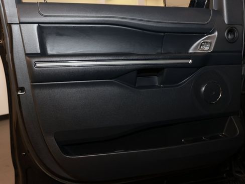 Used 2024 Ford Expedition Max XLT image 23