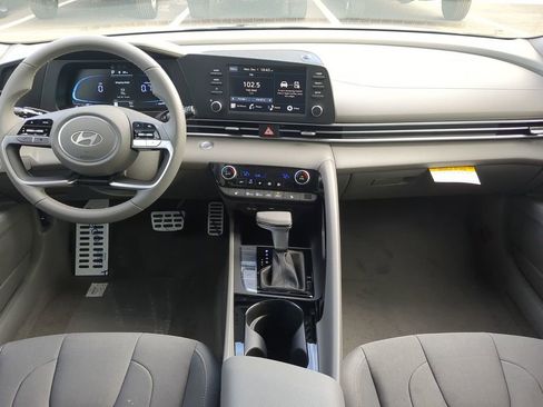 New 2026 Hyundai Elantra SEL Sport Premium FWD image 17