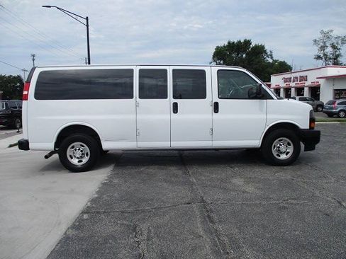 Used 2019 Chevrolet Express 3500 LS RWD image 24