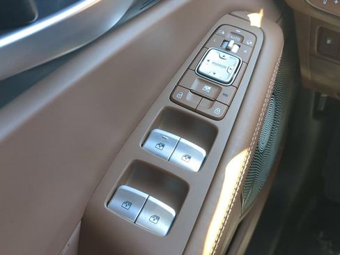 Used 2021 Genesis G90 3.3T Premium RWD image 19