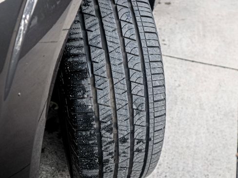 Used 2025 Volvo XC60 B5 Plus image 12