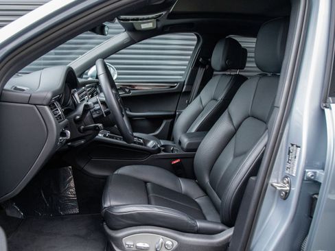 Certified 2026 Porsche Macan AWD/4WD image 5