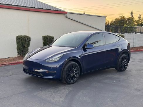 Used 2021 Tesla Model Y Long Range AWD/4WD image 2