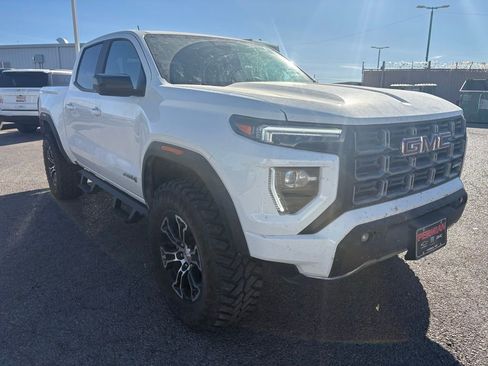 Used 2025 GMC Canyon AT4 image 6