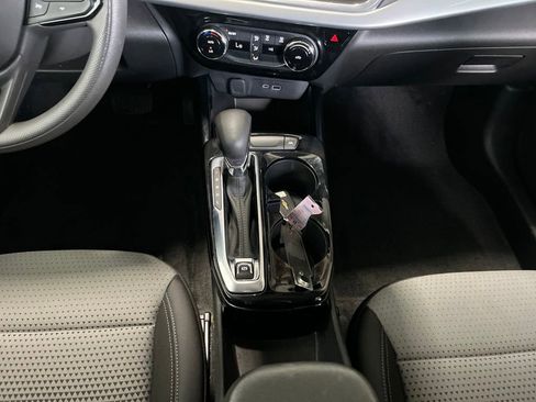 Used 2024 Chevrolet Trax LT FWD image 10