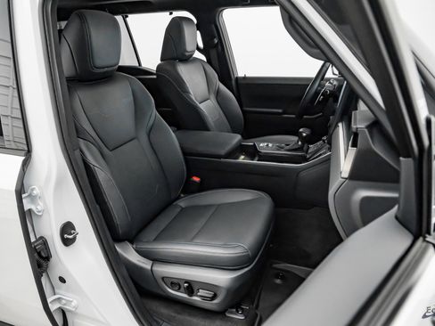 Used 2025 Lexus GX 550 w/ Accessory Package (2T) image 49