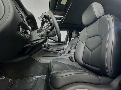 Certified 2026 Porsche Macan AWD/4WD image 5