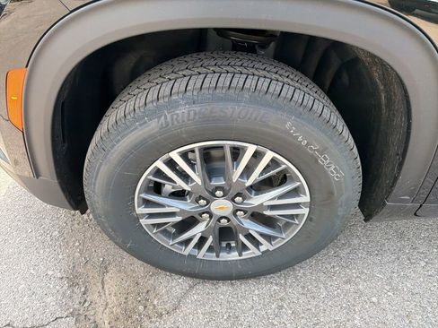 New 2026 Chevrolet Traverse LT FWD image 9