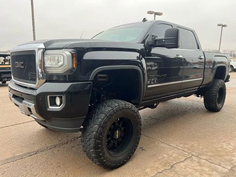 Used 2015 GMC Sierra 2500 Denali w/ Duramax Plus Package image 4