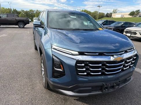 Used 2026 Chevrolet Equinox LT AWD/4WD image 8