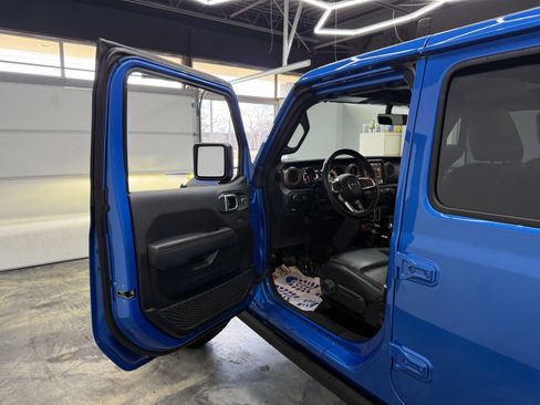 Used 2023 Jeep Gladiator Mojave w/ Dual Top Group image 9