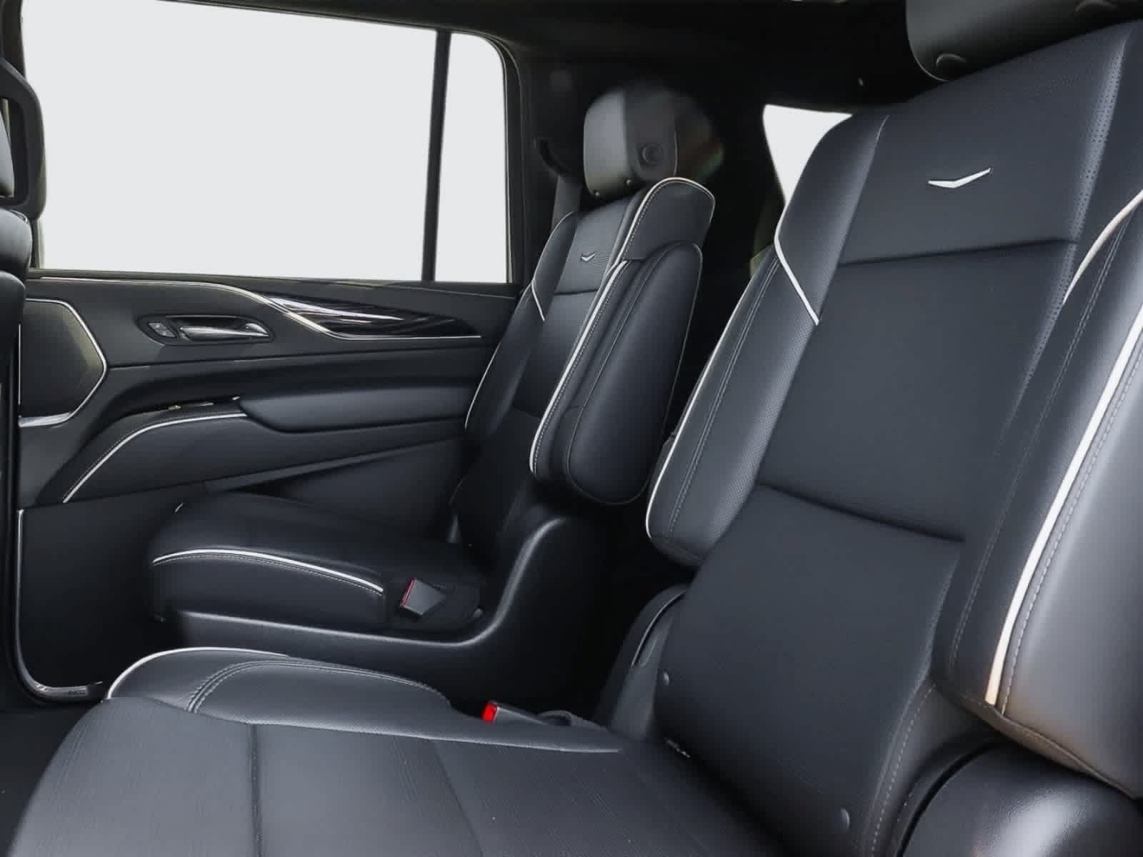 Used 2022 Cadillac Escalade ESV Sport RWD image 26