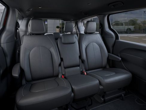 New 2027 Chrysler Pacifica Select FWD image 15