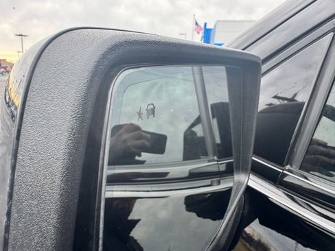 Used 2022 GMC Sierra 1500 AT4 w/ Technology Package image 8