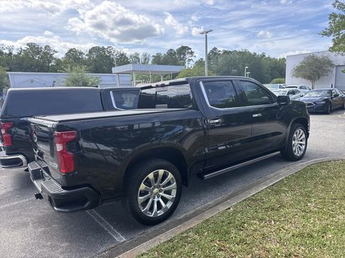 Used 2021 Chevrolet Silverado 1500 High Country w/ Technology Package image 3