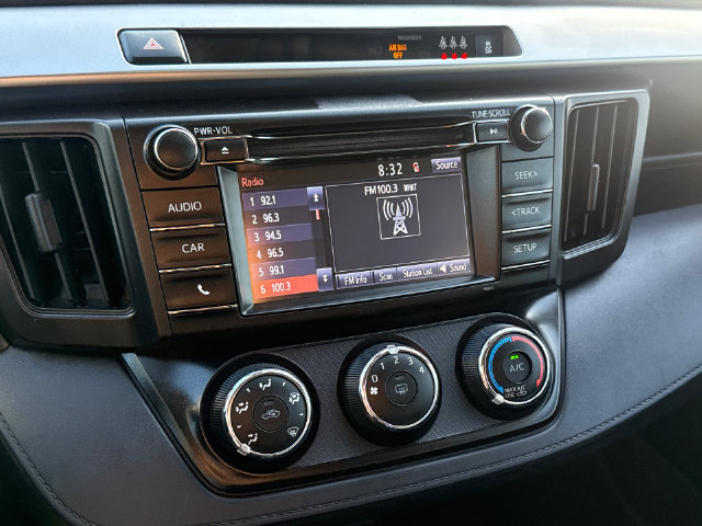 Used 2017 Toyota RAV4 LE FWD image 22