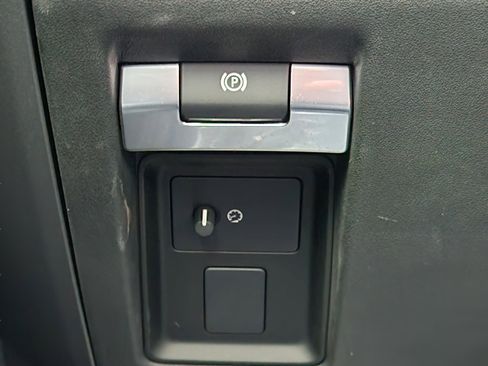 Certified 2025 Land Rover Defender 110 S image 22