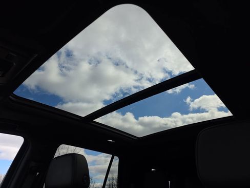 New 2026 GMC Yukon Denali w/ Sun & Power Step Package image 34