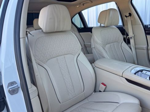Used 2020 BMW 750i xDrive w/ Executive Package image 38
