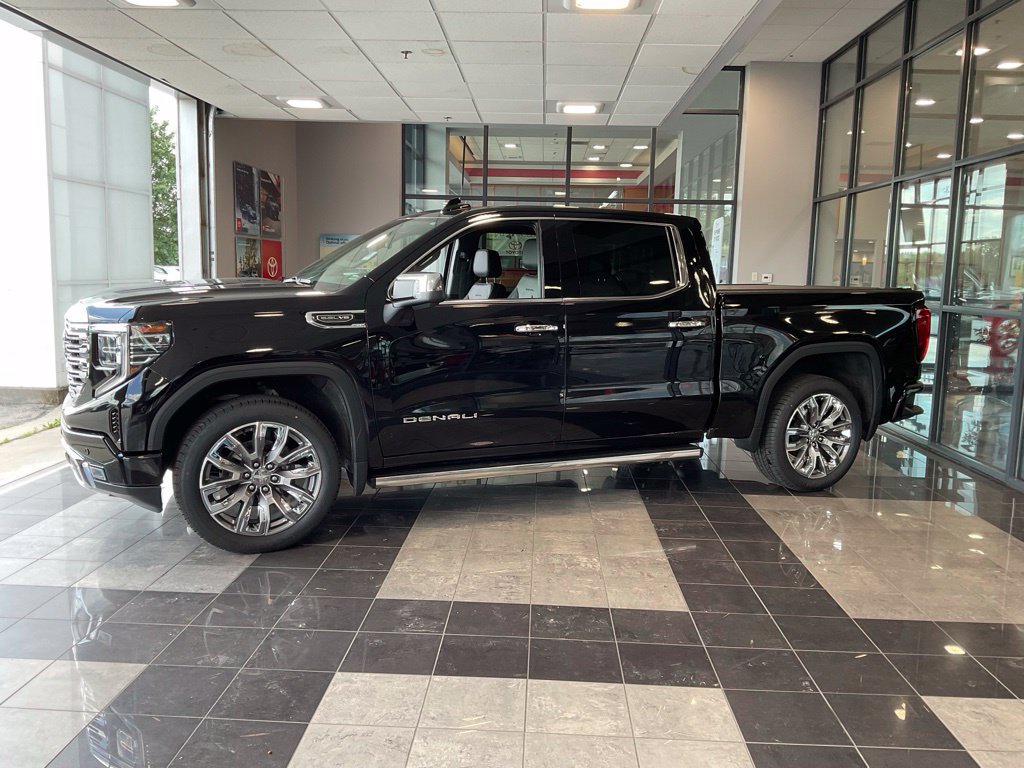 Used 2024 GMC Sierra 1500 Denali w/ Denali Reserve Package AWD/4WD image 3