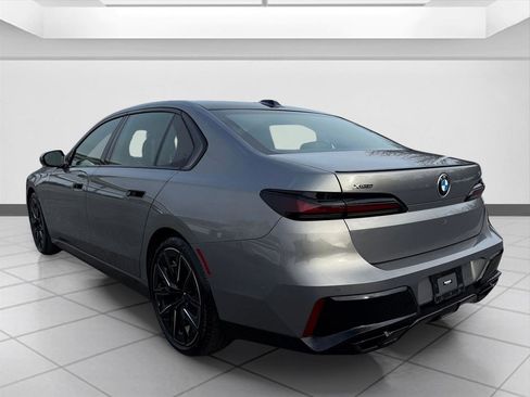 Used 2023 BMW 760i xDrive w/ Executive Package image 8