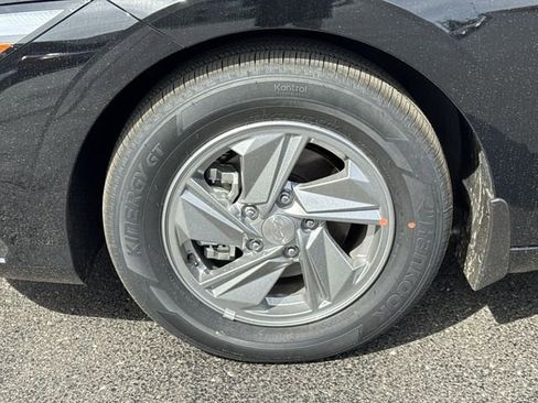 New 2026 Hyundai Elantra SE FWD image 8