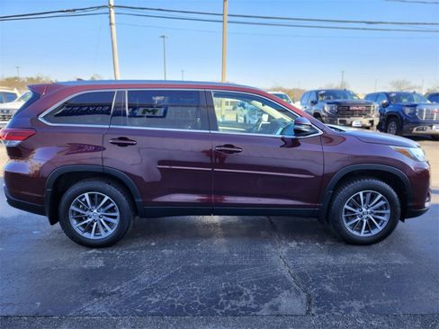Used 2019 Toyota Highlander XLE image 6