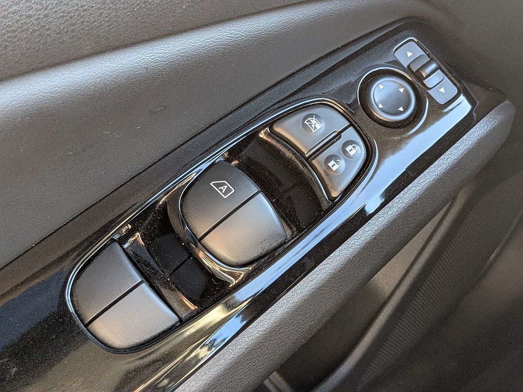 Used 2025 Nissan Altima 2.5 SR w/ SR Premium Package AWD/4WD image 24