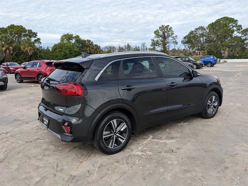Certified 2022 Kia Niro EX image 9