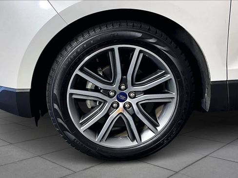 Used 2020 Ford Edge Titanium image 10