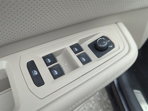 New 2025 Volkswagen Atlas SE image 27