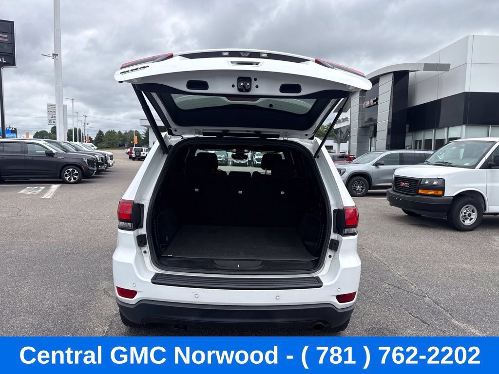 Used 2019 Jeep Grand Cherokee Laredo AWD/4WD image 10
