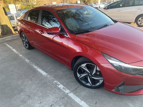 Used 2021 Hyundai Elantra Limited image 5