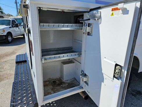 Used 2012 Ford E-350 and Econoline 350 Super Duty w/ PWR Locks & Windows Group image 25